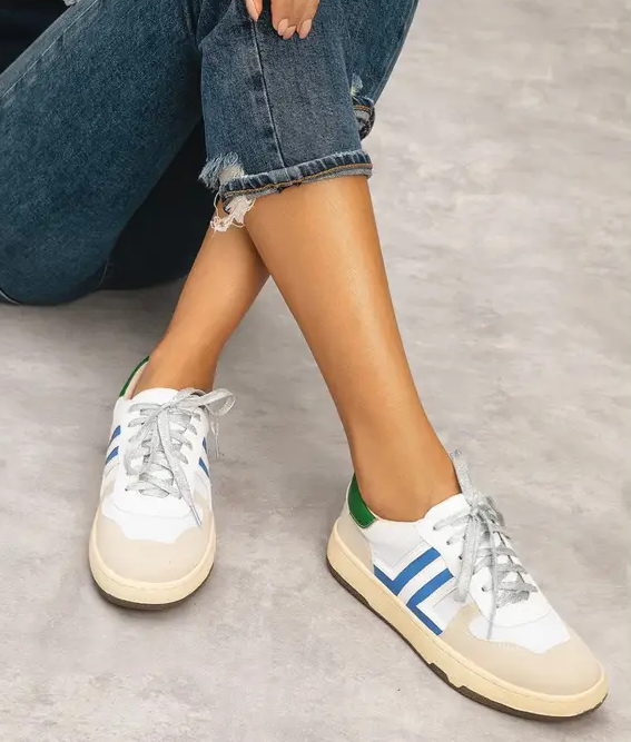 The Max sneaker is a show-stopping court style sneaker with electric blue/green accents and a stylish gum sole. Prepare for a winning gameday look!